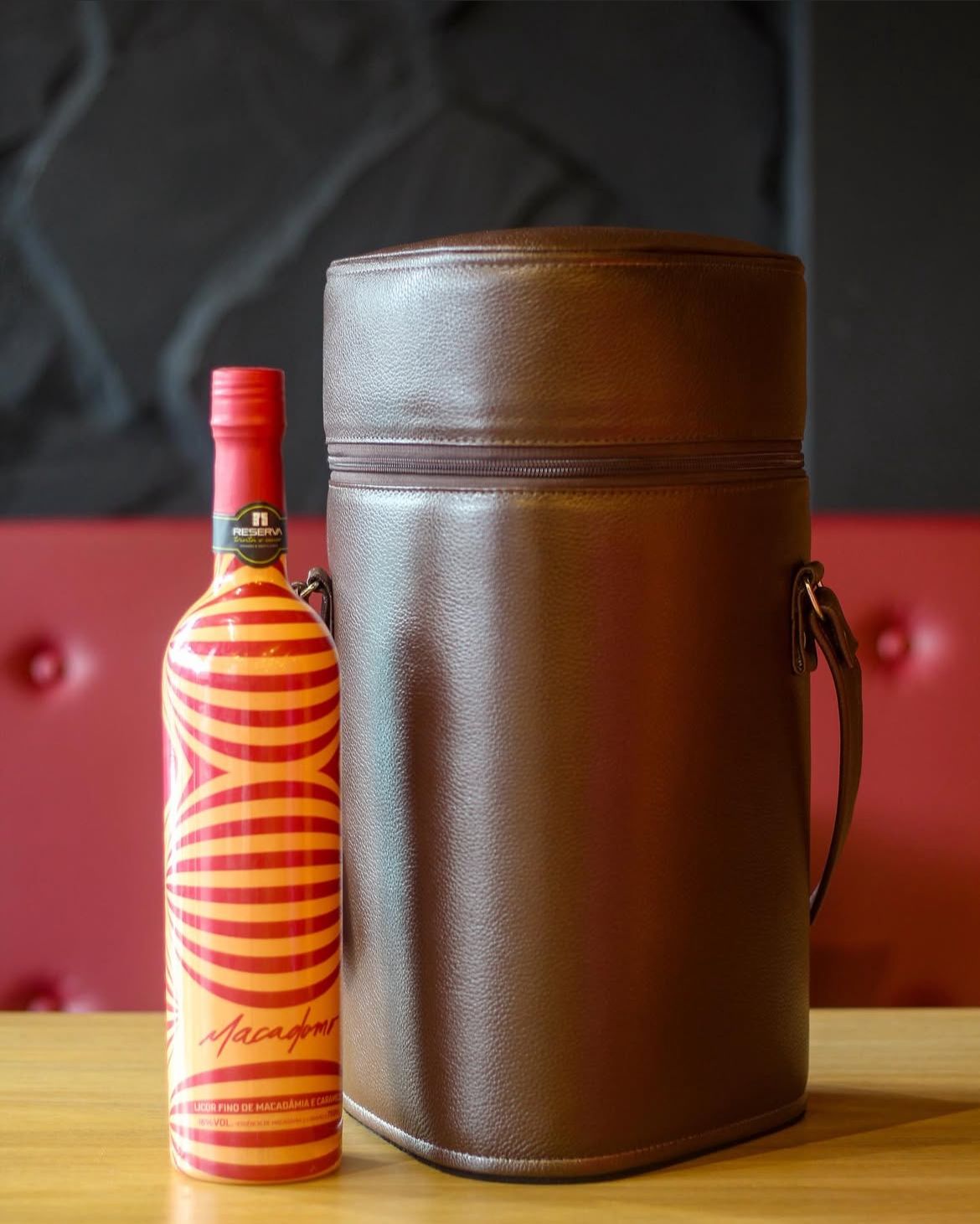 Bag de Couro Legítimo – Para Vinhos e Taças, Disponível em Diversas Cores